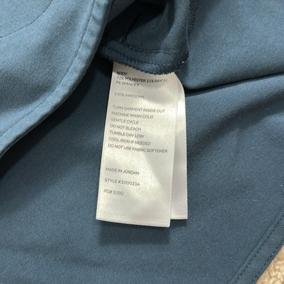 FIGS Rafaela Scrub Top - Picture 3 of 4